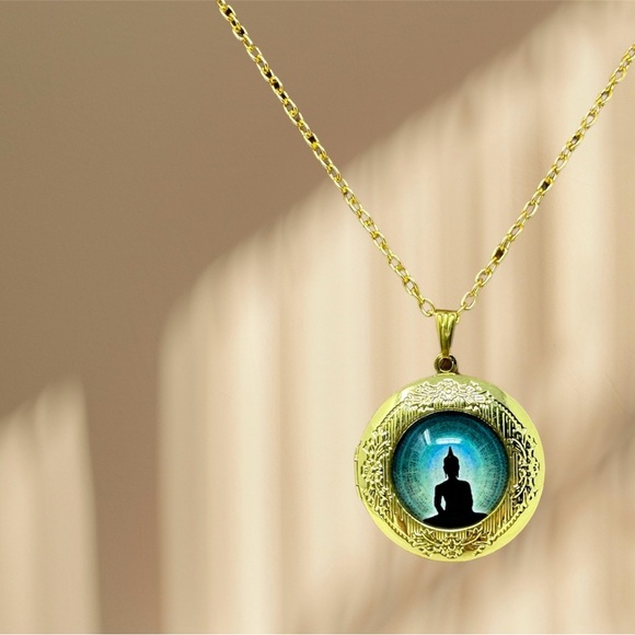 🛍️SALE🛍️ Buddha Gold Tone Locket Necklace - Picture 1 of 6